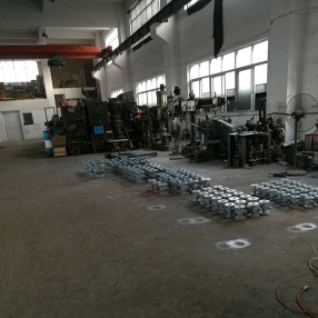 高平台法蘭球閥廠房環境